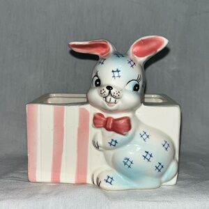 Vintage bunny rabbit planter